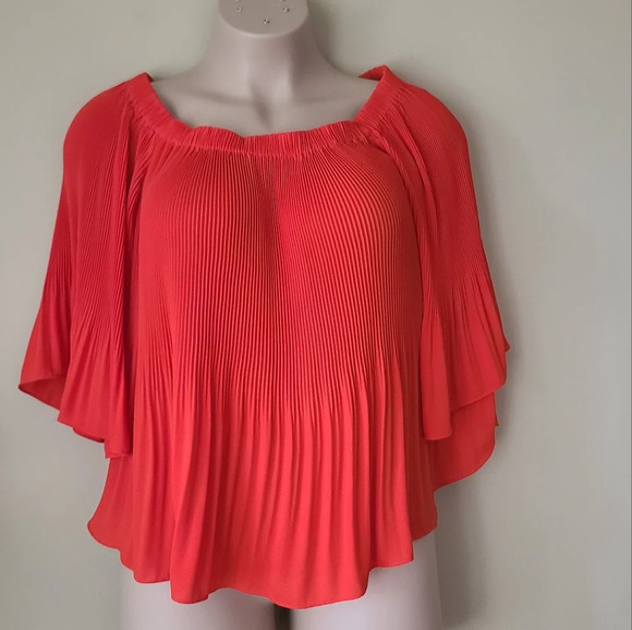 Vince Camuto  red pleated blouse sz.M off the shoulder bell sleeve - Picture 1 of 11